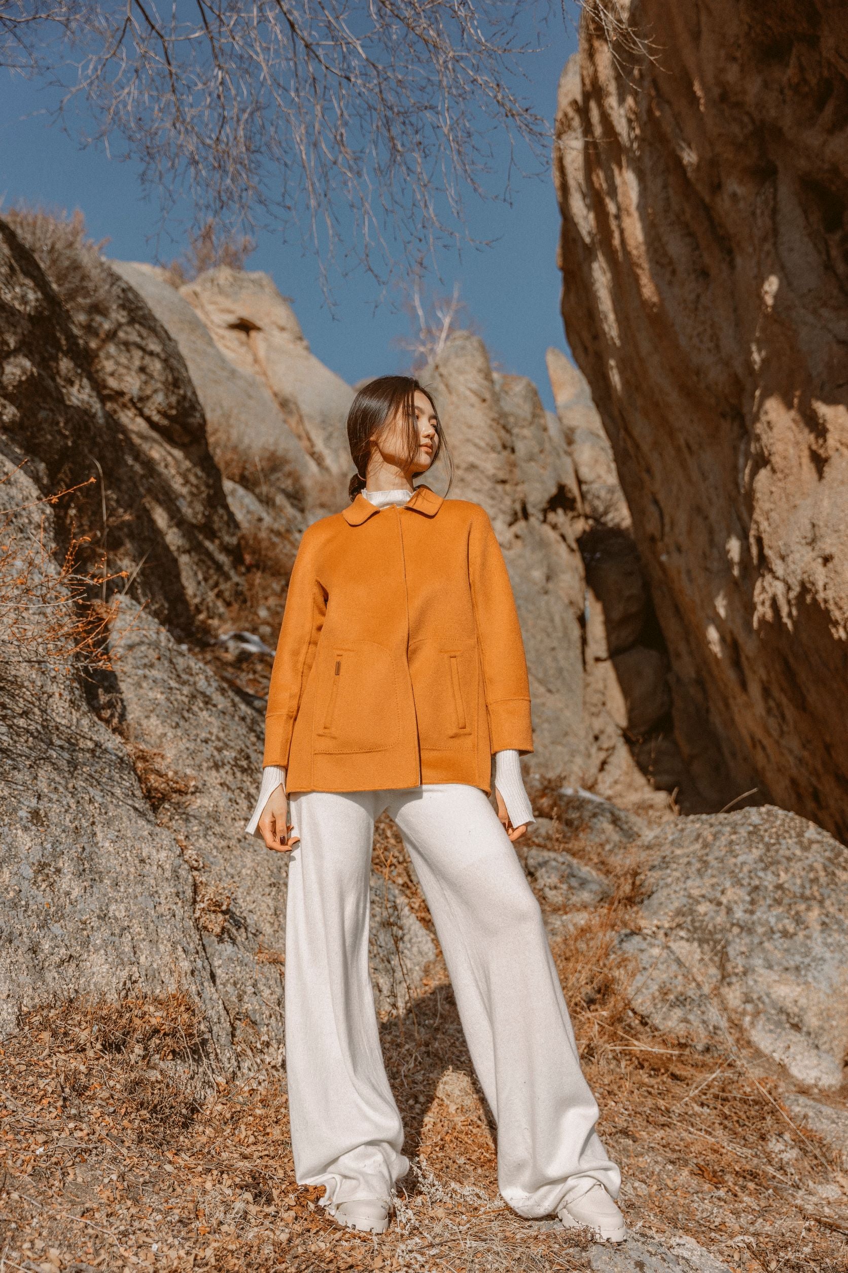 Cashmere Short Coat is reversible, crafted from two tone double-faced fabric, suitable to wear anytime and anywhere. 